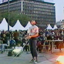 Mentre giudica la prova di arrampicata del Vice Campione del Mondo, Cristian Brenna, durante la Coppa del Mondo di Milano